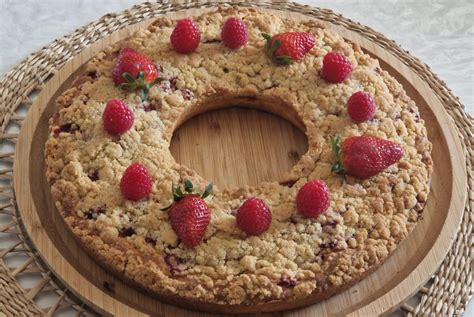 Assemblage de la couronne avec fruits rouges