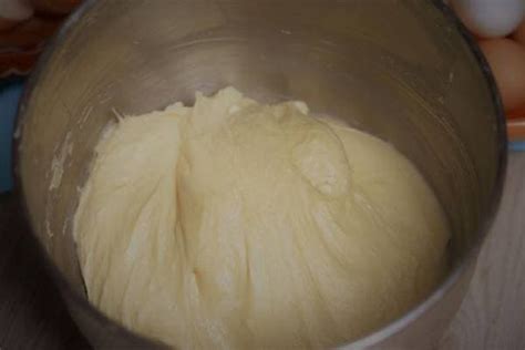 Pâte à brioche dans le bol du robot Companion