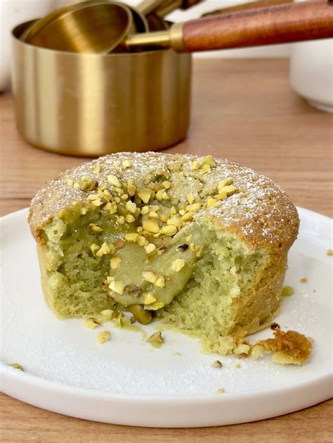 Moelleux fondant à la pistache coupé en deux
