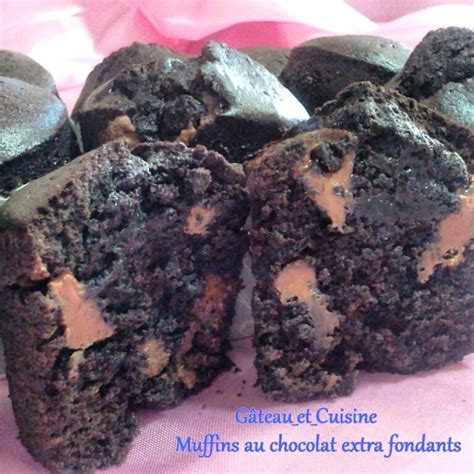 Infographie comparant les ingrédients pour des muffins classiques et des muffins allégés