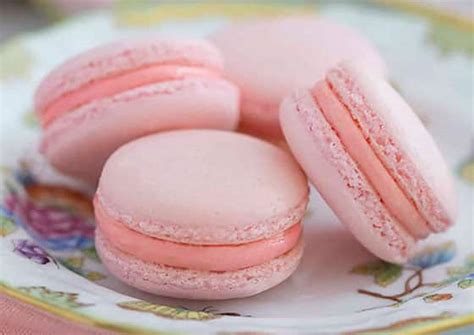Photo rapprochée d'une collerette de macaron bien formée