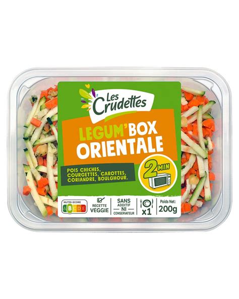 Topinambours, courgettes et autres légumes frais prêts pour la cuisson