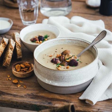 Velouté de topinambours et courgettes avec noisettes grillées