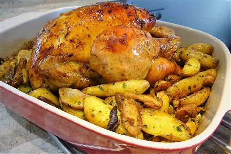 Chapon rôti doré au four