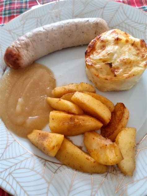 Pommes coupées et garnies de boudin blanc