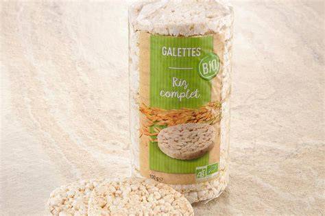 paquet de galettes de riz dans un placard sec