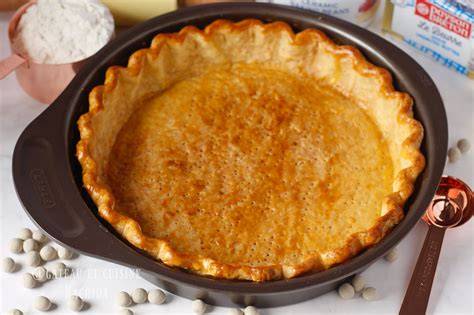 Schéma de fond de tarte à blanc et dorure