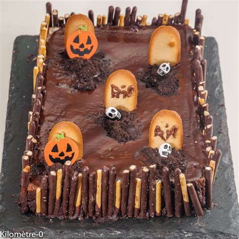 Décoration de gâteau d'Halloween avec des bris de verre