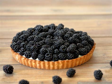 Tarte aux mûres et frangipane finie