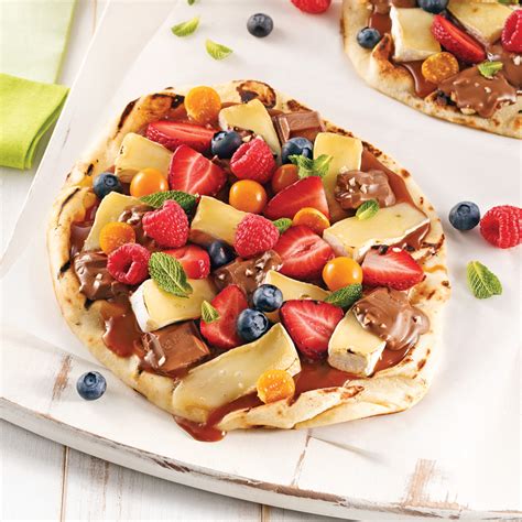 présentation alléchante d'une pizza dessert au chocolat