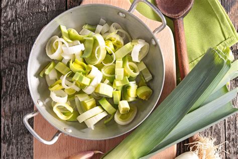 poireaux coupés et dans un bol