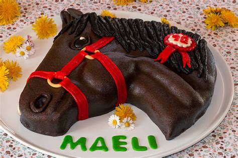Exemple de gâteau tête de cheval très détaillé