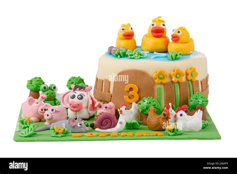Gâteau décoré comme une ferme avec des animaux en massepain