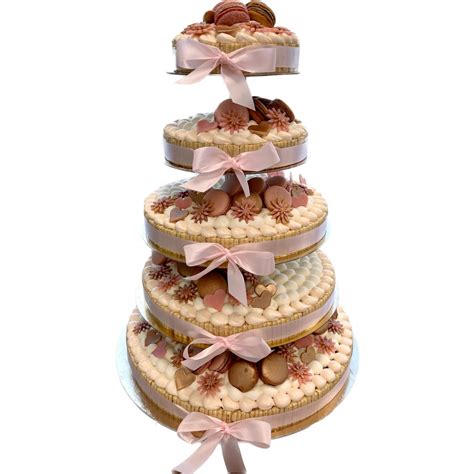 Gâteau à étages avec couches uniformes