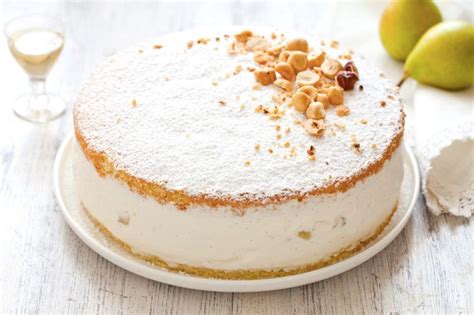 Vue détaillée de l'intérieur d'une Torta Ricotta e Pere montrant les couches