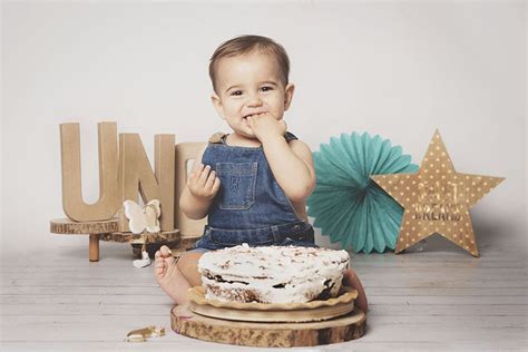 Bébé découvrant un Smash The Cake