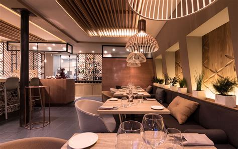Intérieur d'un restaurant moderne et élégant
