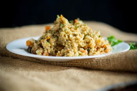 Boulgour cuit dans une assiette