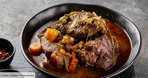 Plat de bœuf braisé indien servi avec du riz