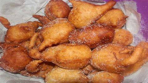 Photographie d’enfance autour de la cuisine familiale et des beignets frits