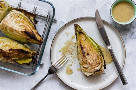 Schéma de cuisson: chou pointu rôtissant au four, chaleur homogène, caramélisation à l’extérieur