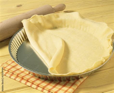 Pâte sablée dans un moule à tarte