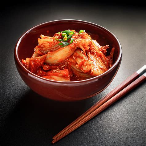 Bol de Kimchi avec des légumes