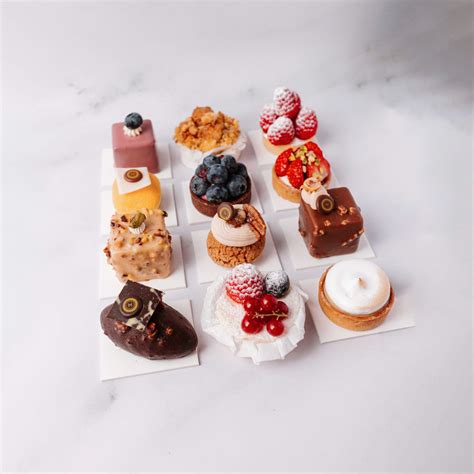 assortiment decoratifs sucre patisserie
