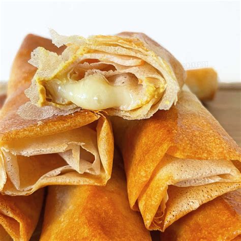 Feuilles de brick garnies et roulées