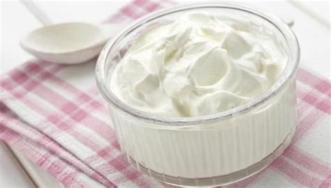 Bol de crème fraîche épaisse