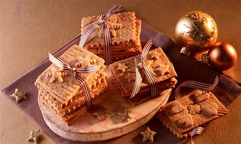 Spéculoos décorés et empilés