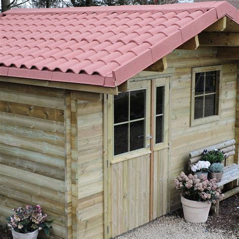 Abri de jardin en bois avec toiture rouge tuile