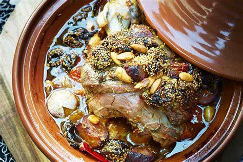 image de tajine en terre cuite avec agneau et miel