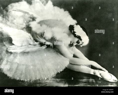 Anna Pavlova dans La Mort du Cygne, costume réalisé par Léon Bakst