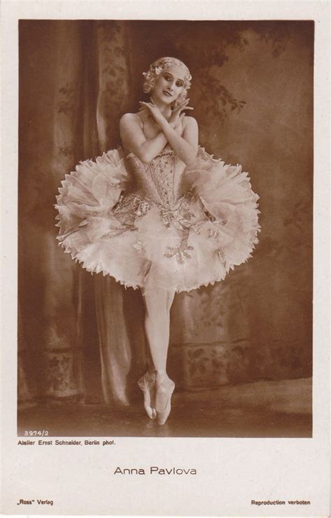 Photo historique d'Anna Pavlova en costume de cygne, 1905