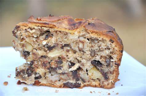 Gâteau pommes noix chocolat tranché