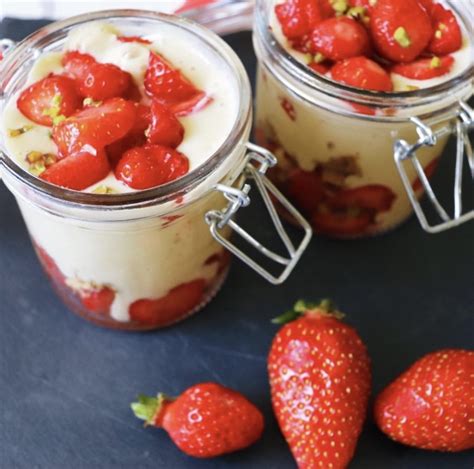 Tofu soyeux et fraises préparés