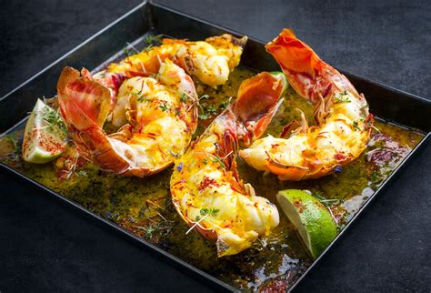 Photo de langouste grillée au citron et beurre blanc