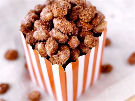 Photo de cacahuètes caramélisées prête à être transformées en praline