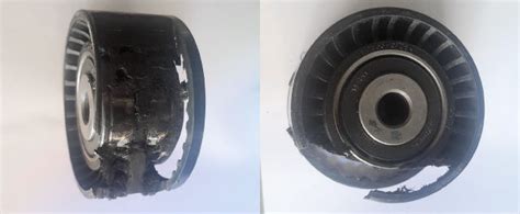 Mains actionnant une clé sur le galet tendeur