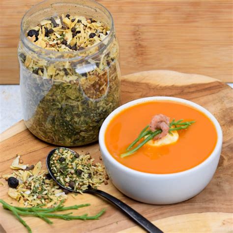 ingrédients du court-bouillon : épices, herbes, légumes