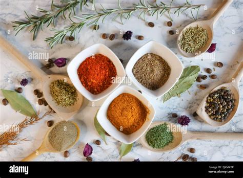 Assortiment d'épices colorées pour barbecue