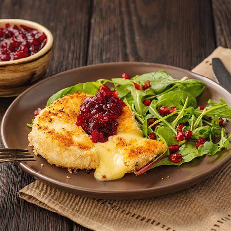 Camembert pané doré et confiture