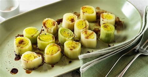 Poireaux coupés en rondelles et haricots verts équeutés