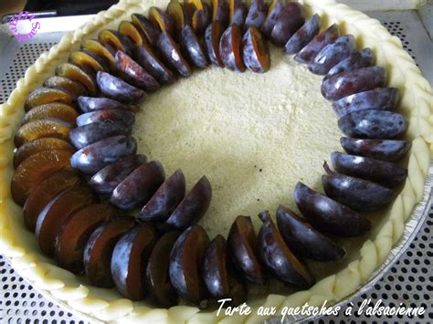 Tarte aux quetsches fraîchement sortie du four