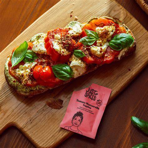 Carte des saveurs: pesto, tomate, mozzarella sur ciabatta