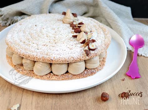 Entremet succès praliné décoré