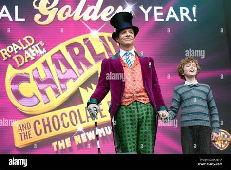 Charlie et Willy Wonka dans l’usine de chocolat