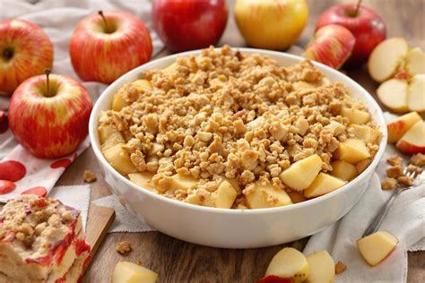 Schéma du crumble avec topping oaty croustillant sur fruit compoté