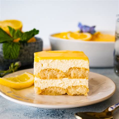 Illustration d’un tiramisu lemon curd speculos avec couches visibles